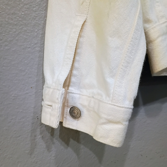 Levi's Women's White Denim Jean Jacket - Picture 7 of 8